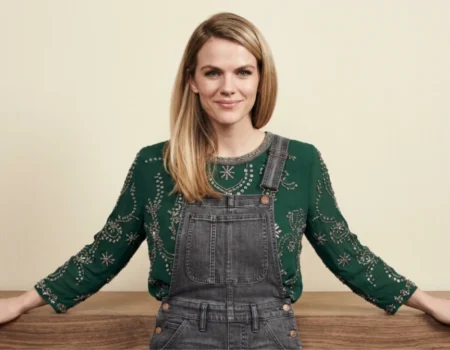 Brooklyn Decker smiling in a portrait photo, representing her 2026 net worth and shift from modelling to tech entrepreneurship